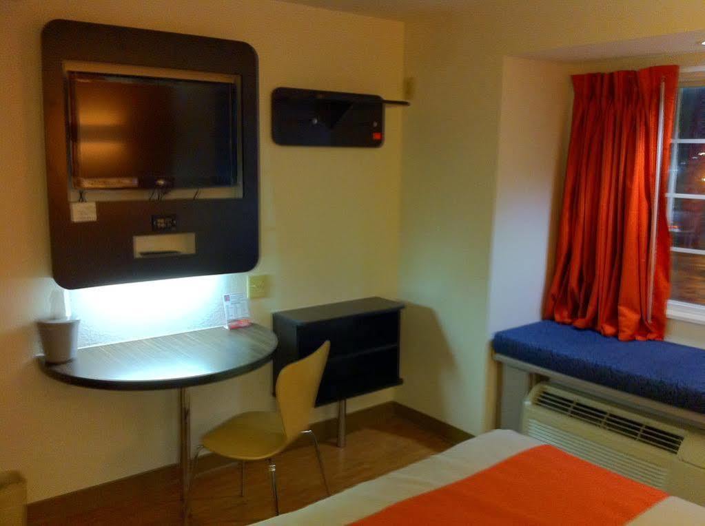 Motel 6 Indianapolis Carmel Extérieur photo
