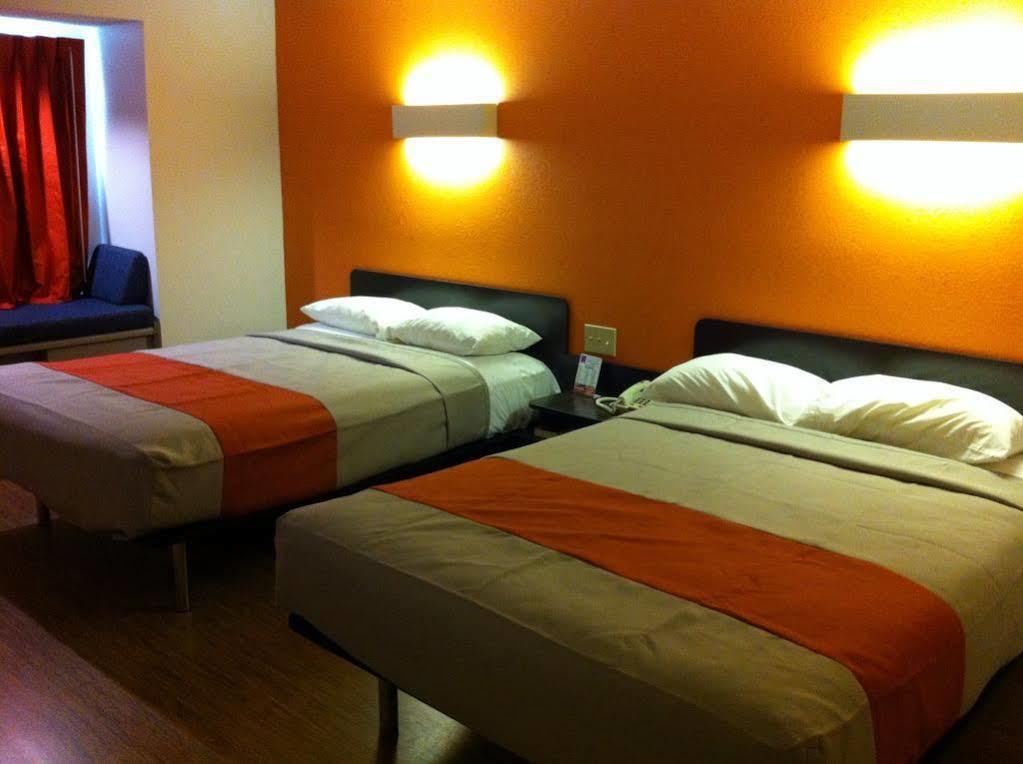 Motel 6 Indianapolis Carmel Extérieur photo